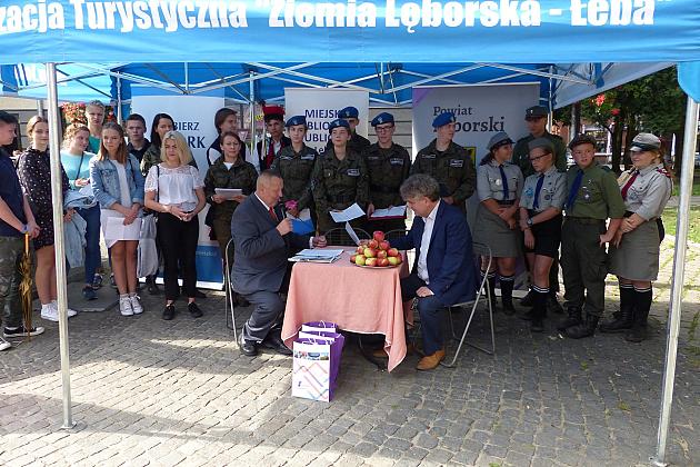 Przy fontannie z żabkami czytali „Przedwiośnie”