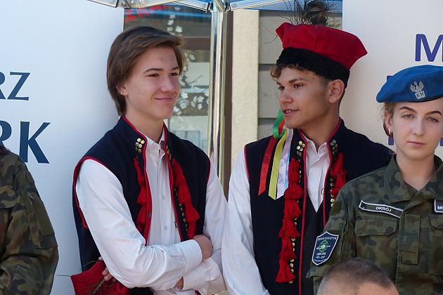 Przy fontannie z żabkami czytali „Przedwiośnie”