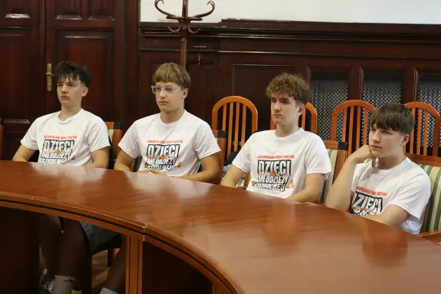 Mistrzowie Polski z SP1 uhonorowani w ratuszu. „Lębork jest z was dumny”