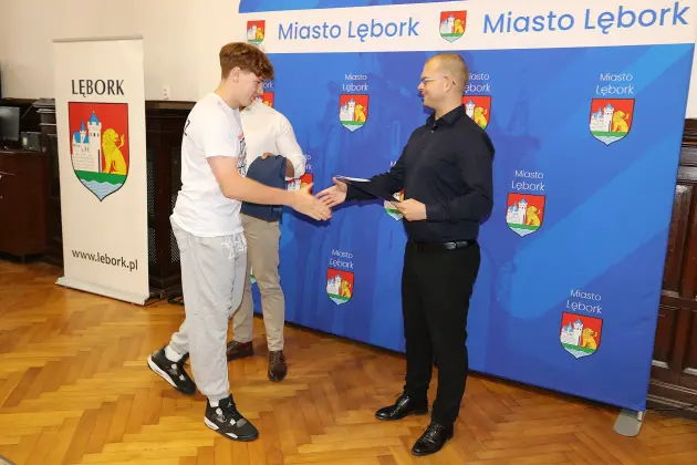Mistrzowie Polski z SP1 uhonorowani w ratuszu. „Lębork jest z was dumny”