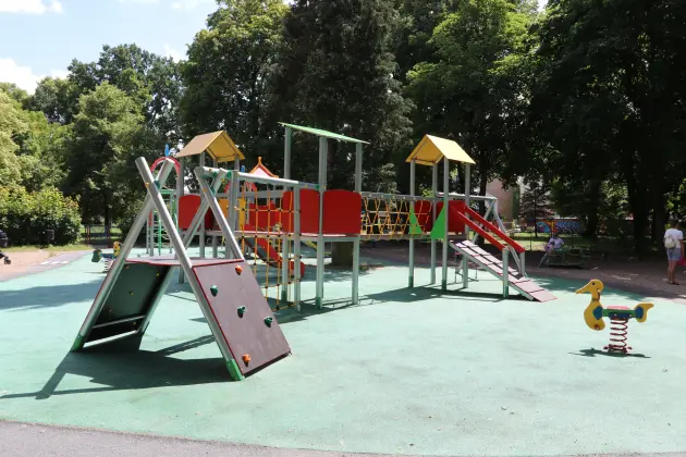 Plac zabaw w Parku im. Mieczysława Michalskiego gotowy na najmłodszych