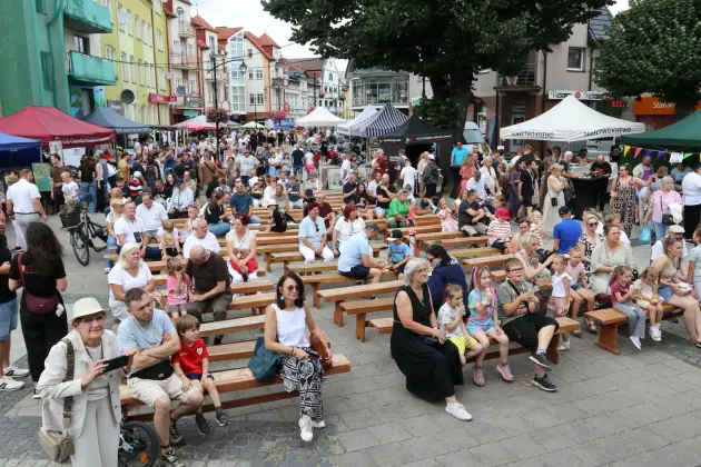 Lębork w detalu - finał pleneru malarskiego Stowarzyszenia TAK na Jarmarku św. Jakuba