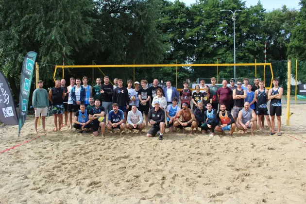 Emocje do ostatniej piłki. 18. Jakubowy Turniej Siatkówki Plażowej zakończony zwycięstwem duetu z Rumi
