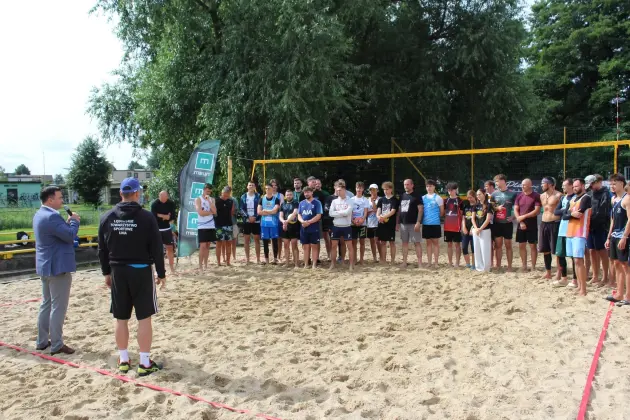 Emocje do ostatniej piłki. 18. Jakubowy Turniej Siatkówki Plażowej zakończony zwycięstwem duetu z Rumi