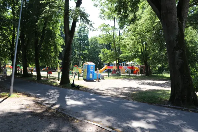 Sześć nowych kamer w Parku Chrobrego. Inwestujemy w bezpieczeństwo mieszkańców