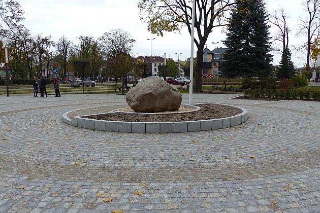 Obelisk Niepodległości na Skwerze Orła Białego