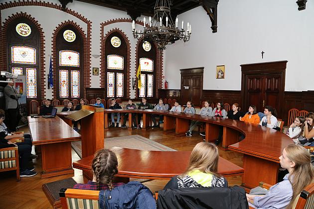 Wizyta uczniów ze Szkoły Podstawowej Nr 1 w Ratuszu