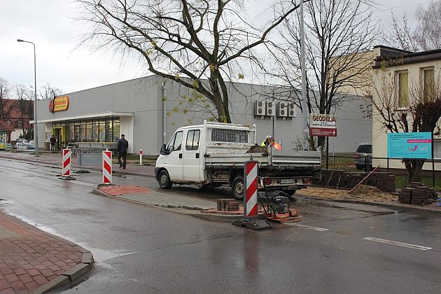 Trwa budowa nowego przejścia dla pieszych na Armii Krajowej