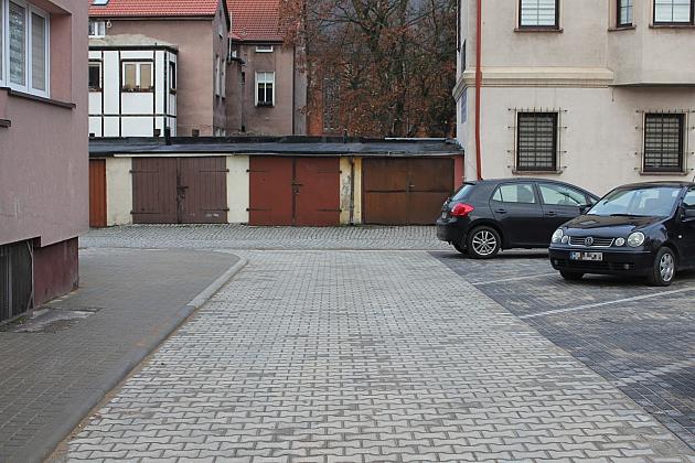 Nowe miejsca postojowe na zapleczu Orzeszkowej i „Belwederu”