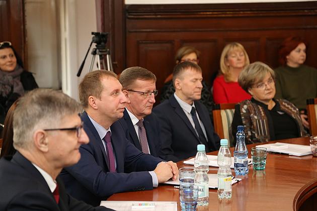 I sesja Rady Miejskiej – Burmistrz i Radni złożyli ślubowanie