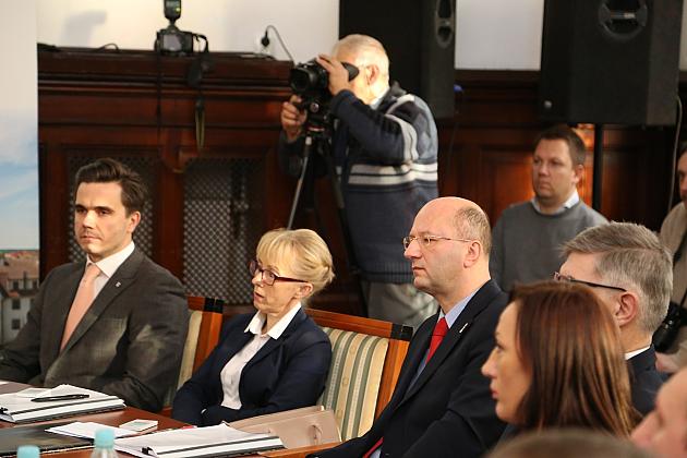 I sesja Rady Miejskiej – Burmistrz i Radni złożyli ślubowanie