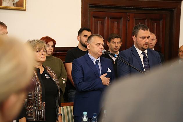 I sesja Rady Miejskiej – Burmistrz i Radni złożyli ślubowanie