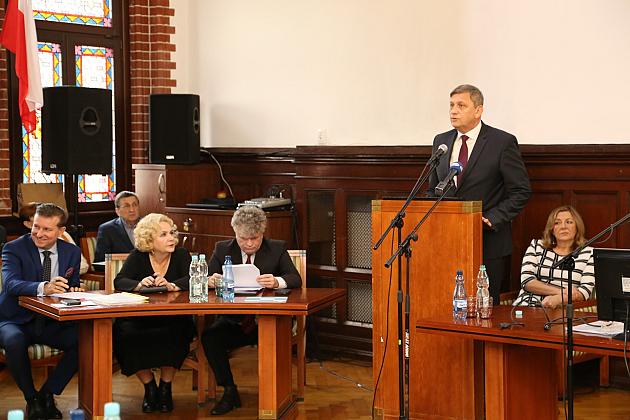 I sesja Rady Miejskiej – Burmistrz i Radni złożyli ślubowanie