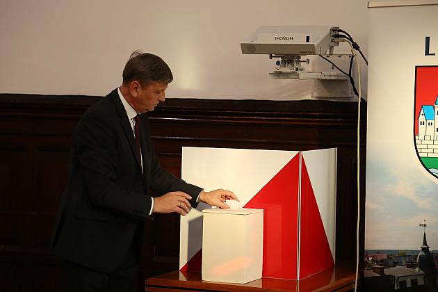 I sesja Rady Miejskiej – Burmistrz i Radni złożyli ślubowanie