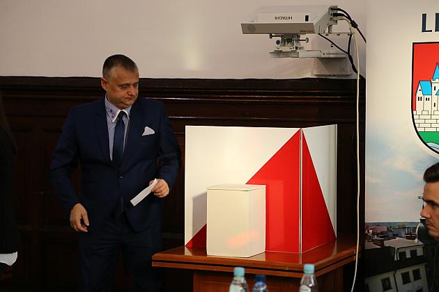 I sesja Rady Miejskiej – Burmistrz i Radni złożyli ślubowanie