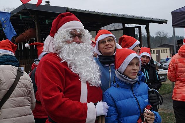 Mikołaje maszerowały z kijkami