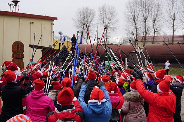 Mikołaje maszerowały z kijkami