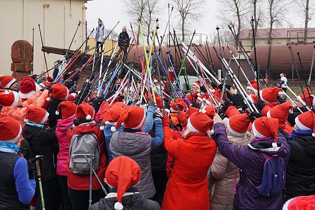 Mikołaje maszerowały z kijkami