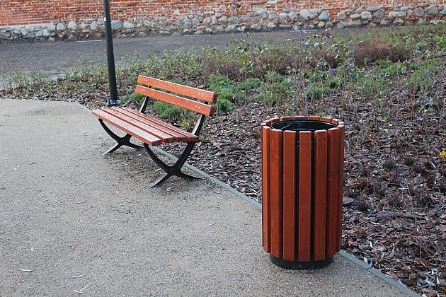 Skwer przy Przymurnej. Zabawa i wypoczynek