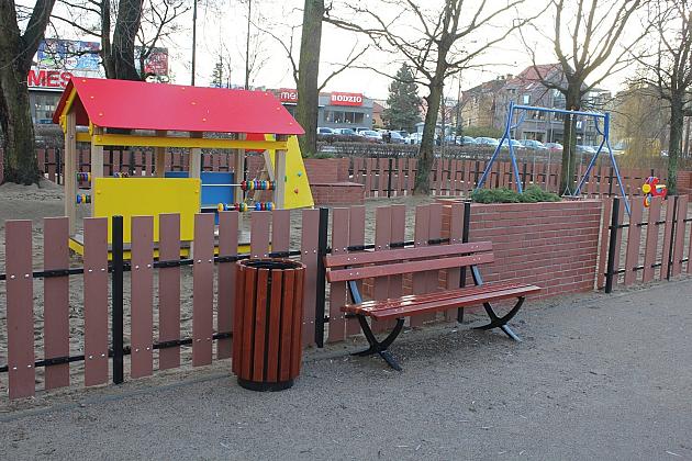 Skwer przy Przymurnej. Zabawa i wypoczynek