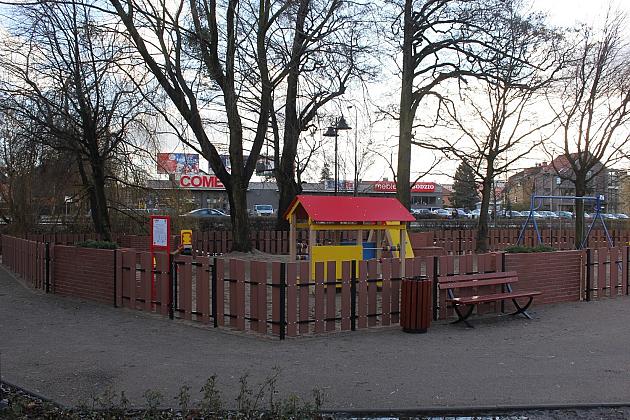Skwer przy Przymurnej. Zabawa i wypoczynek