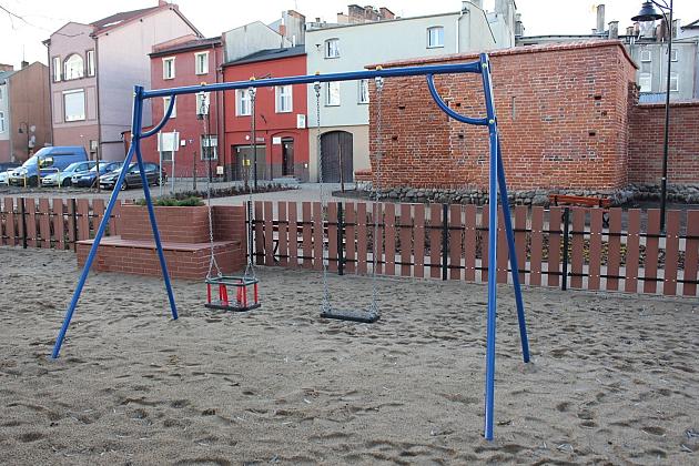 Skwer przy Przymurnej. Zabawa i wypoczynek