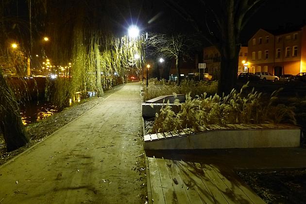 Skwer przy Przymurnej. Zabawa i wypoczynek