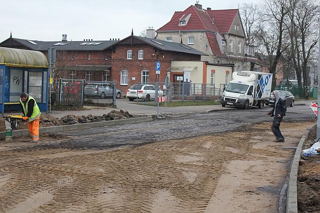 Węzeł Przesiadkowy w budowie. Walce drogowe na Dworcowej