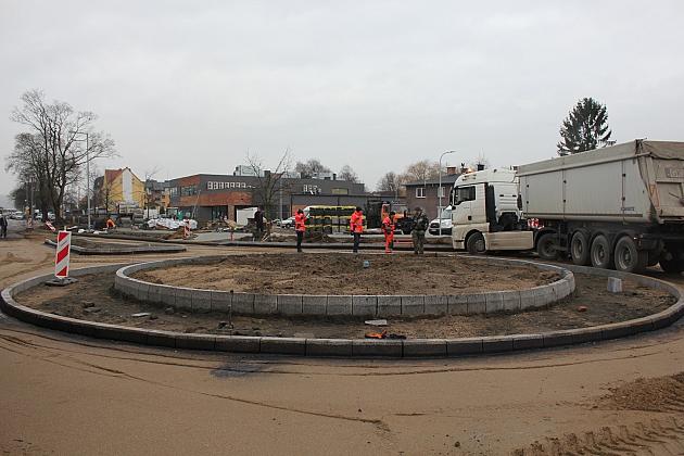 Węzeł Przesiadkowy w budowie. Walce drogowe na Dworcowej