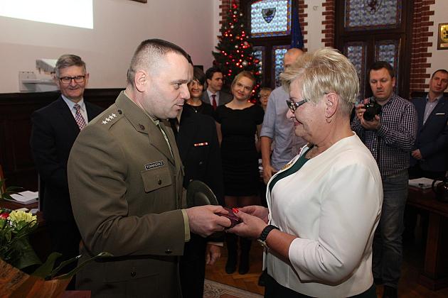 Złoty medal „Za zasługi dla obronności kraju” dla Marii Zawadzkiej