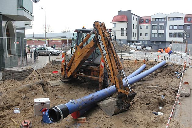 Głębokie wykopy na ulicy Gdańskiej pod kanalizację i wodociąg