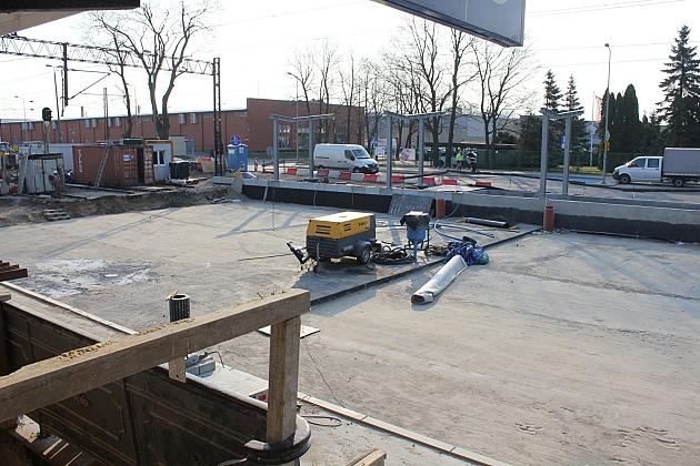 Tunel pod torami kolejowymi coraz bliżej