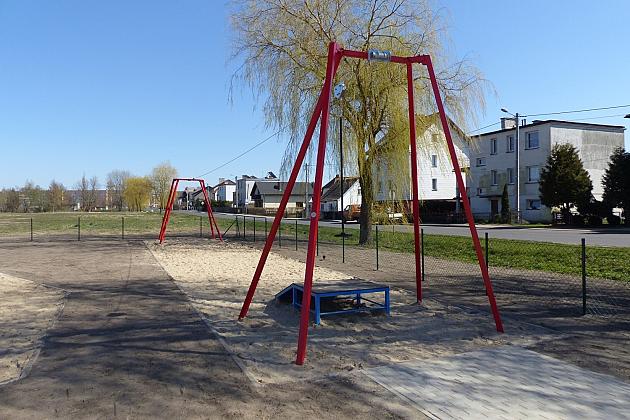 Plac zabaw przy Komuny Paryskiej otwarty!