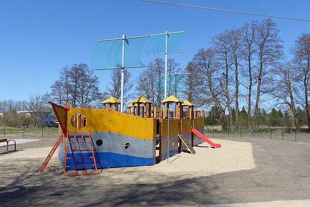 Plac zabaw przy Komuny Paryskiej otwarty!