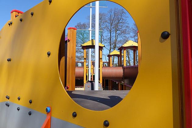 Plac zabaw przy Komuny Paryskiej otwarty!