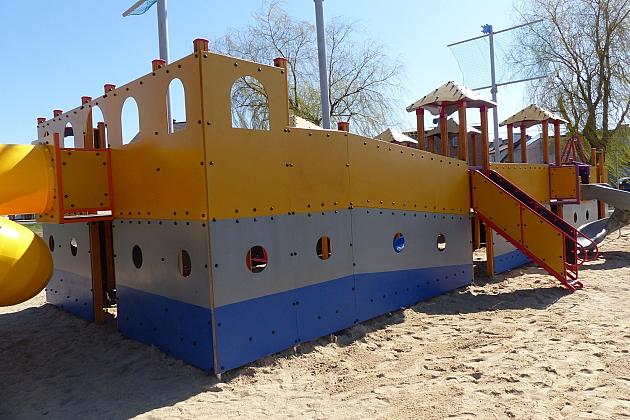 Plac zabaw przy Komuny Paryskiej otwarty!