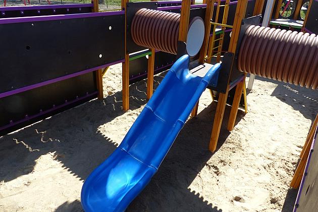 Plac zabaw przy Komuny Paryskiej otwarty!