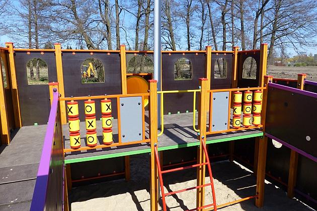 Plac zabaw przy Komuny Paryskiej otwarty!