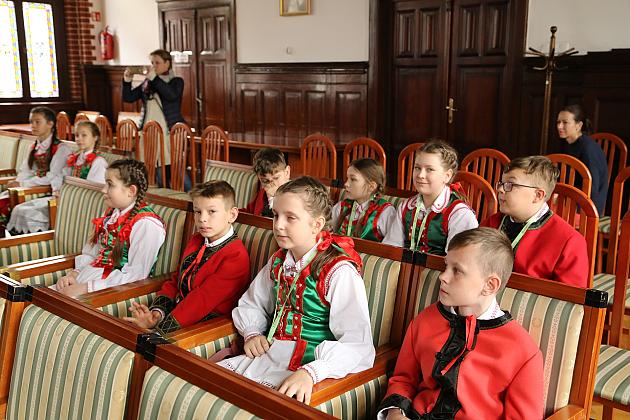 Wizyta uczniów z Kurpiów w Ratuszu