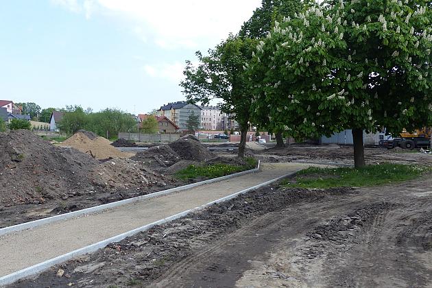 Przy ul. Malczewskiego powstaje duży teren rekreacyjny