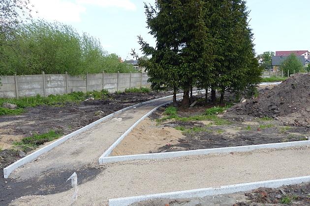 Przy ul. Malczewskiego powstaje duży teren rekreacyjny