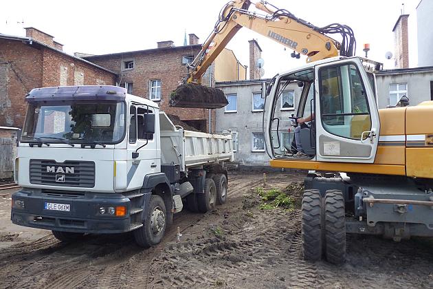 Przy ul. Malczewskiego powstaje duży teren rekreacyjny
