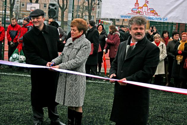 Piłka potoczyła się na murawie Orlika