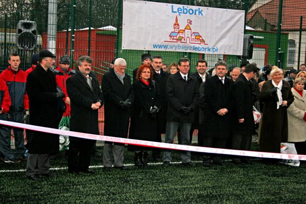 Piłka potoczyła się na murawie Orlika