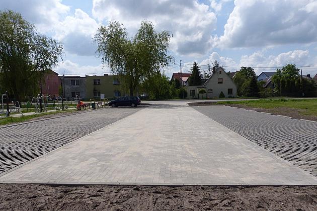 Powstał parking na 28 pojazdów przy placu zabaw