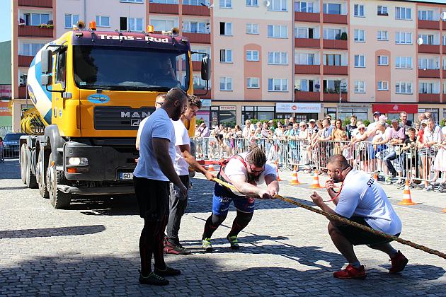 Tytani pokazali siłę na Placu Pokoju
