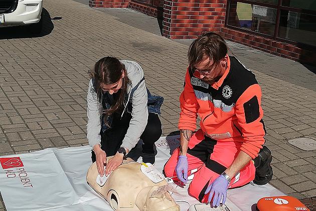 Zawody z pierwszej pomocy i pokaz użycia defibrylatora