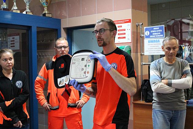 Defibrylator AED przekazany na Pływalnię „RAFA”