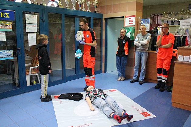 Defibrylator AED przekazany na Pływalnię „RAFA”