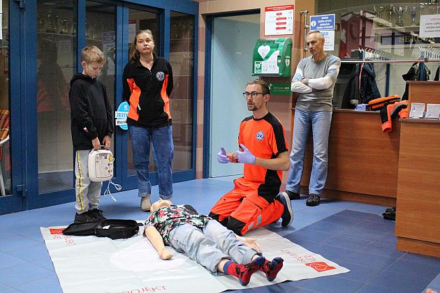 Defibrylator AED przekazany na Pływalnię „RAFA”